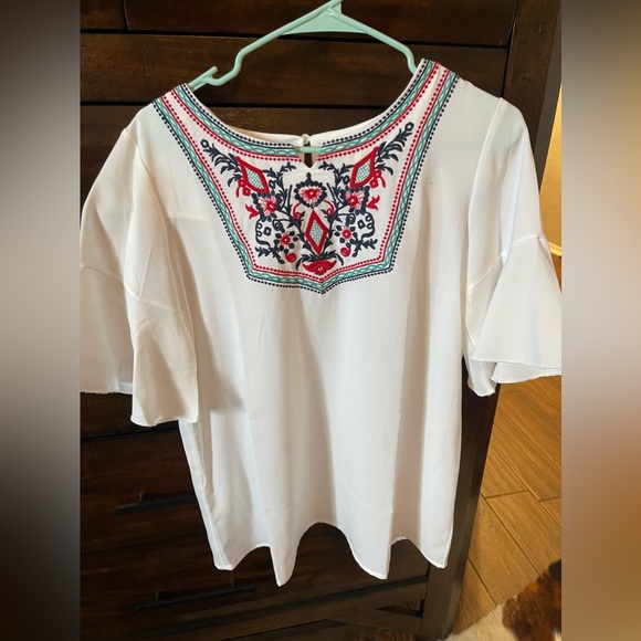 White blouse - Picture 1 of 1